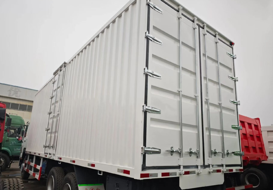 Used HOWO 10 Wheels Box Trucks