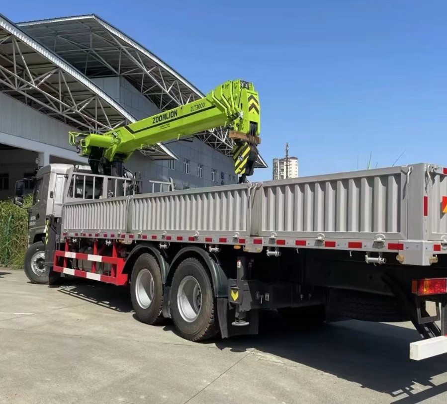 Used Zoomlion Trucks with Cranes