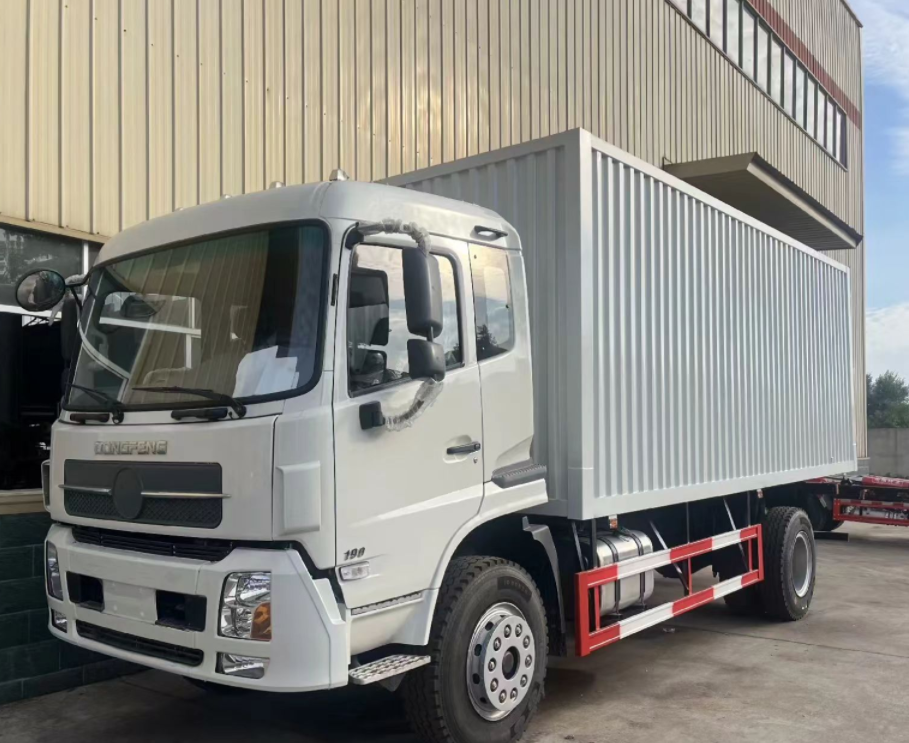 Used DFM 6 Wheels Box Trucks