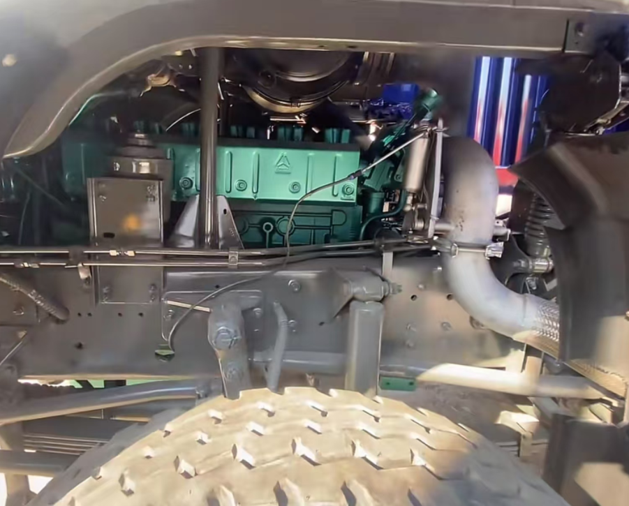 Used HOWO 12 Wheels Box Trucks