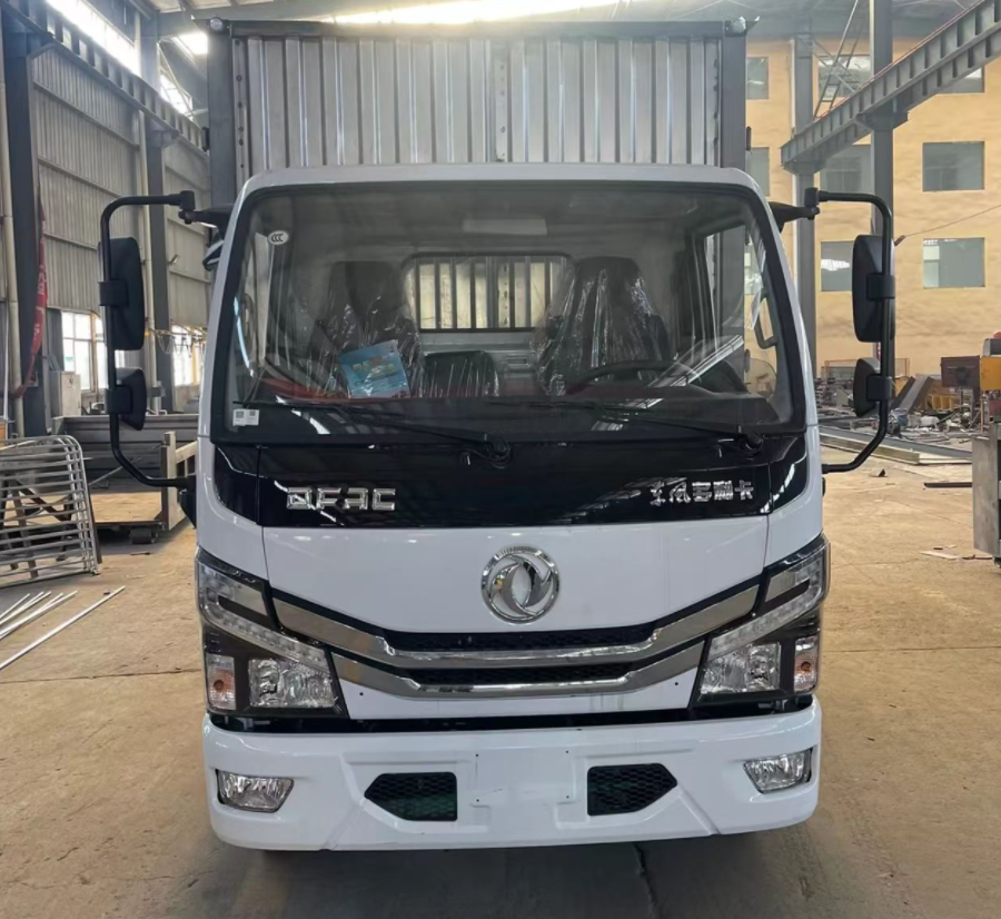 Used DFM 6 Wheels Box Trucks