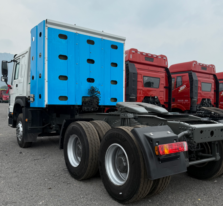 Used HOWO CNG Tractor Trucks