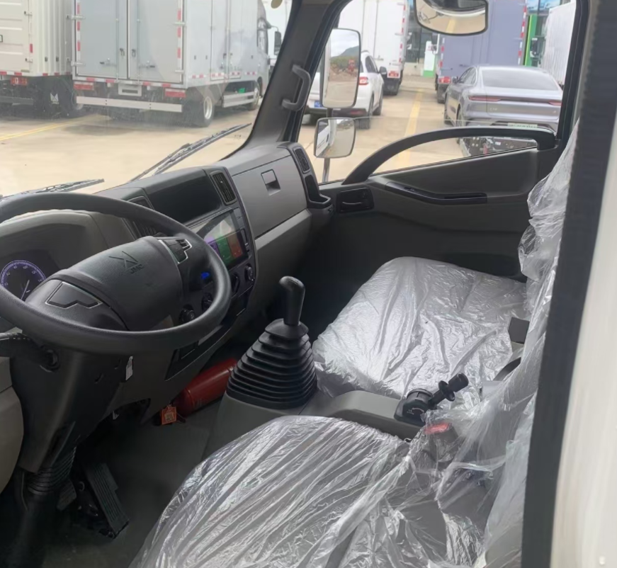 Used JAC 6 Wheels Box Trucks