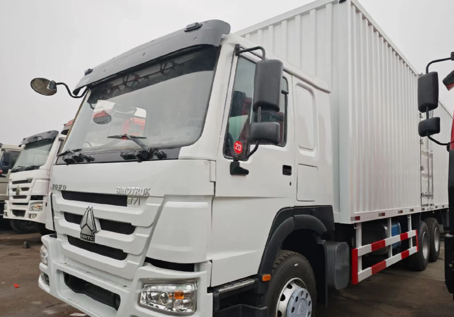 Used HOWO 10 Wheels Box Trucks