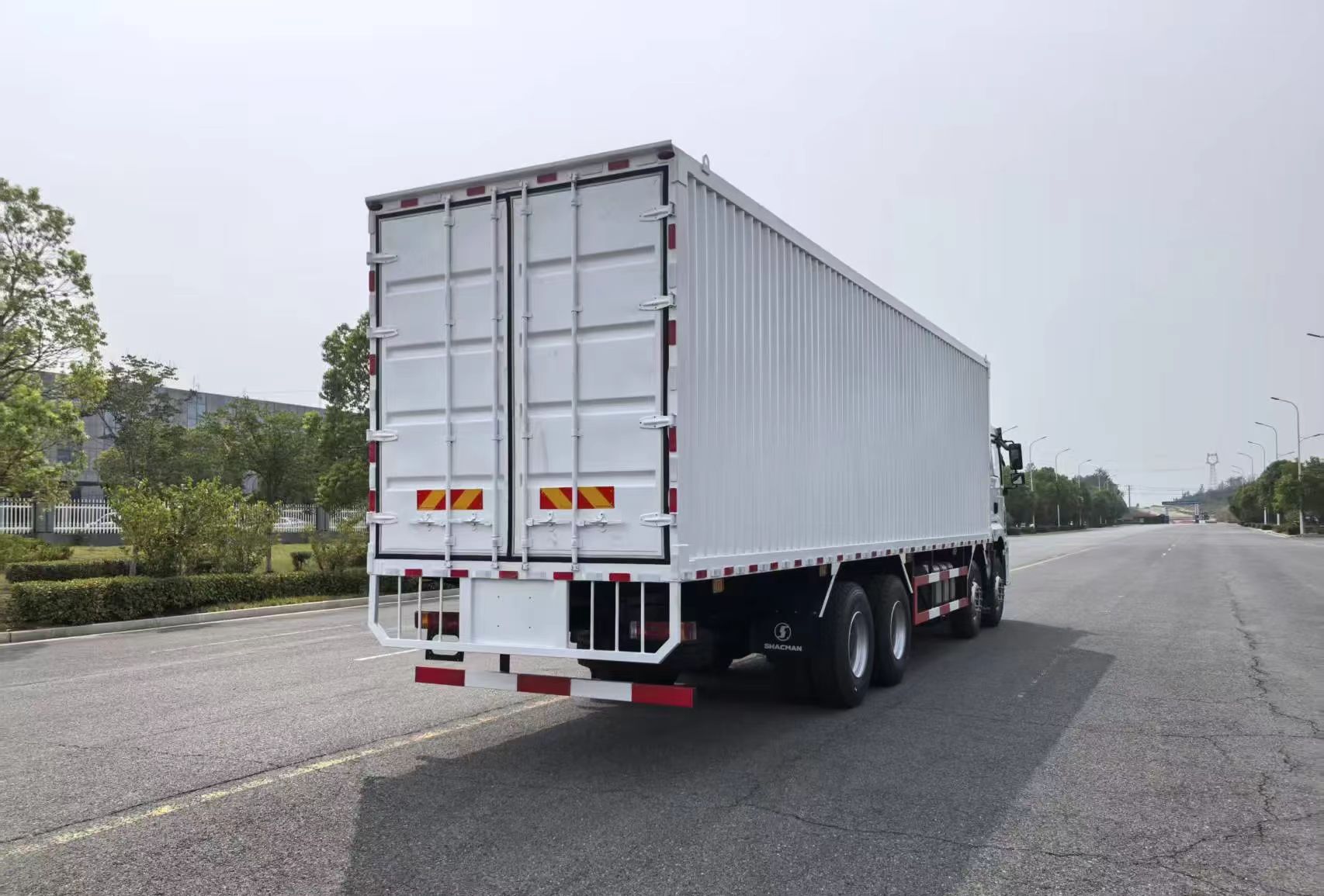 Used SHACMAN 12 Wheels Box Trucks