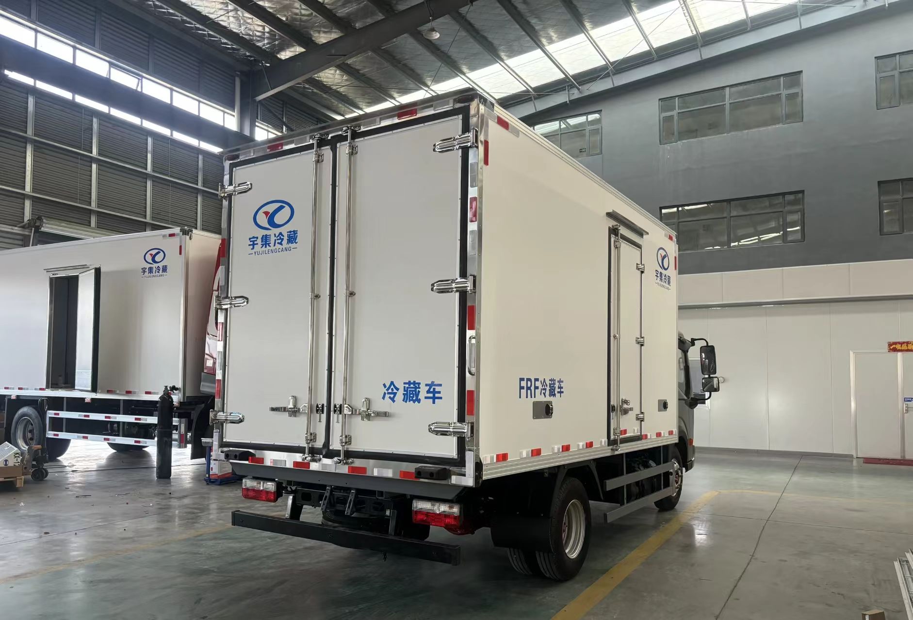 Used DFM Refrigerated Trucks