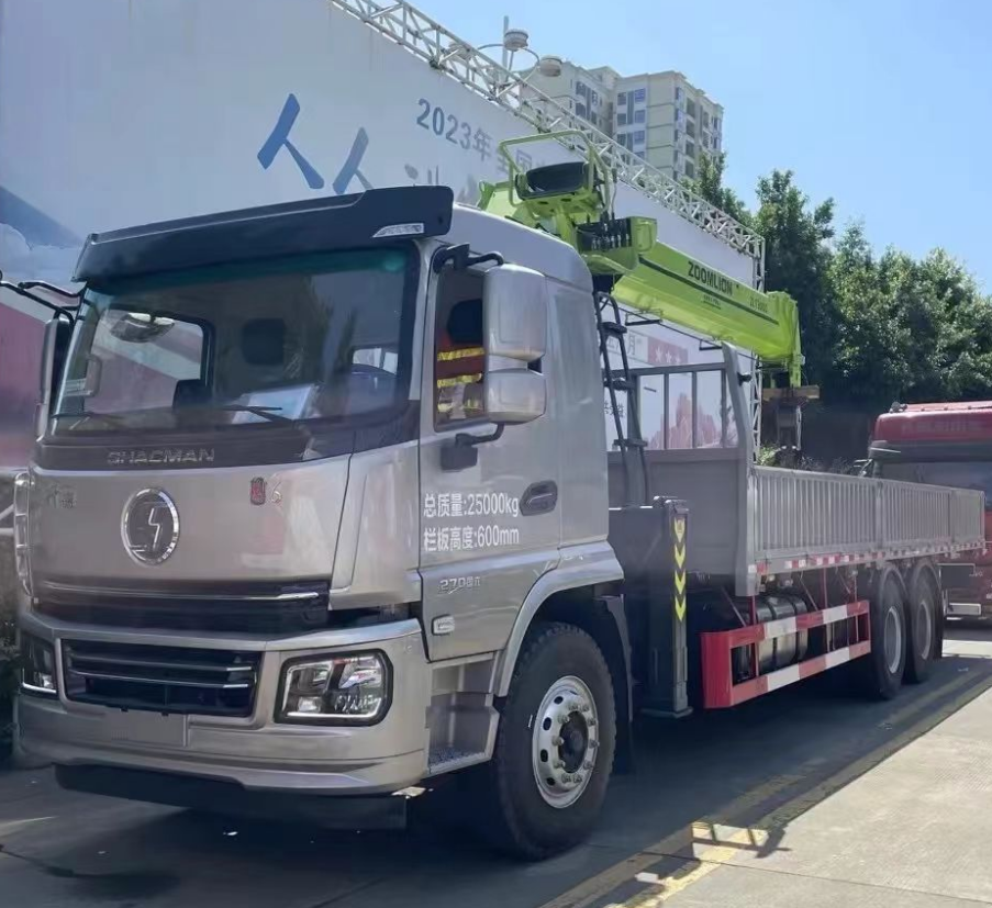 Used Zoomlion Trucks with Cranes