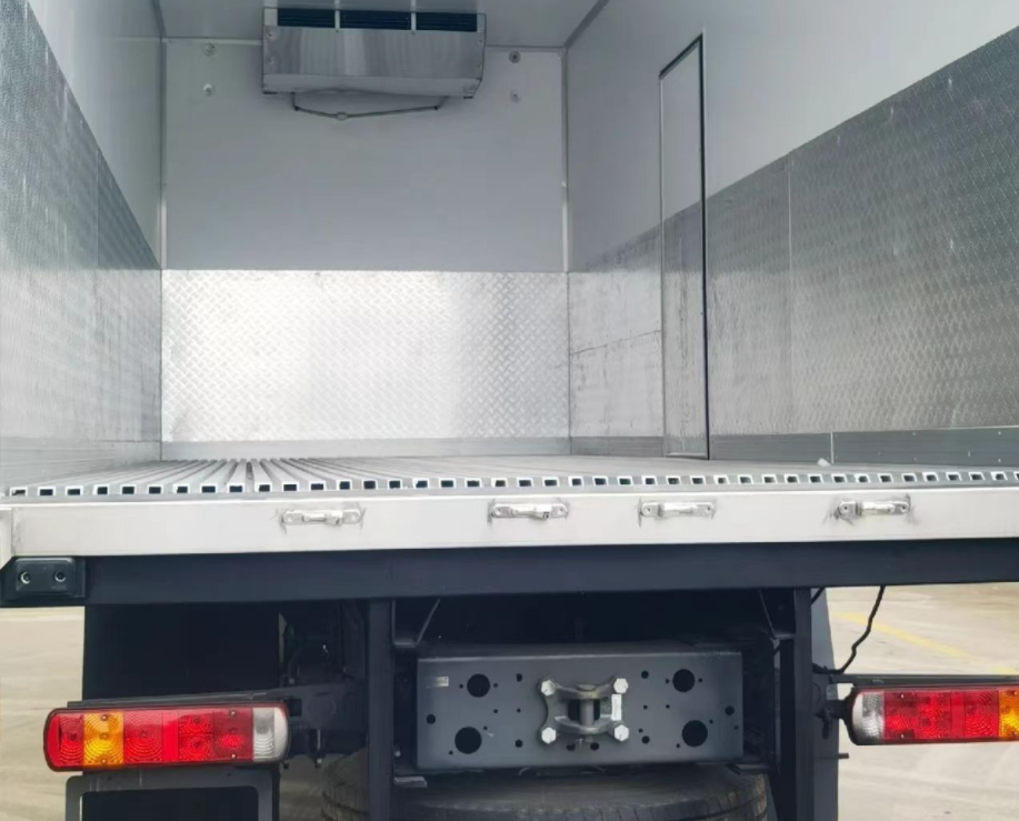 Used DFM Refrigerated Trucks