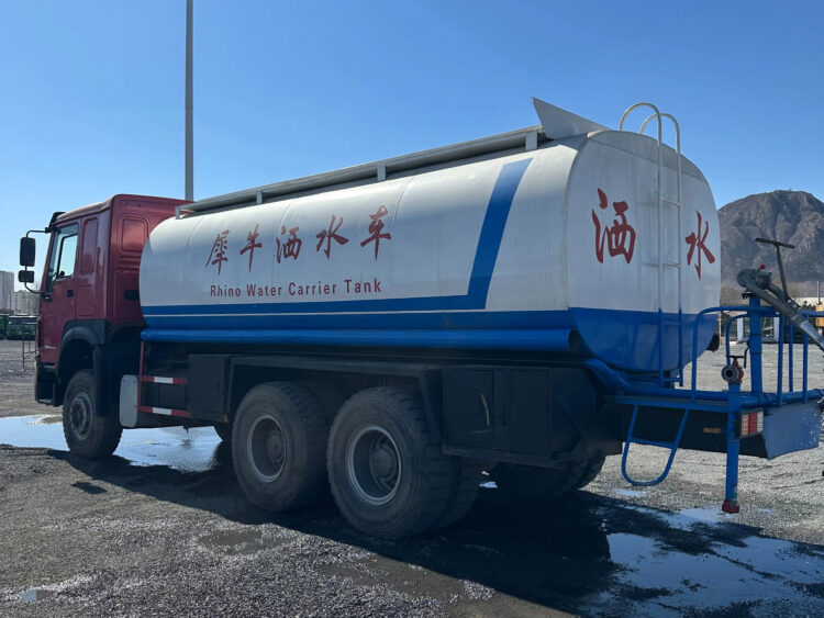 HOWO Watering Truck: High – Efficiency Urban Greening Helper