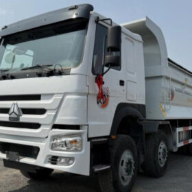 The Howo 371 dump truck large pump engine