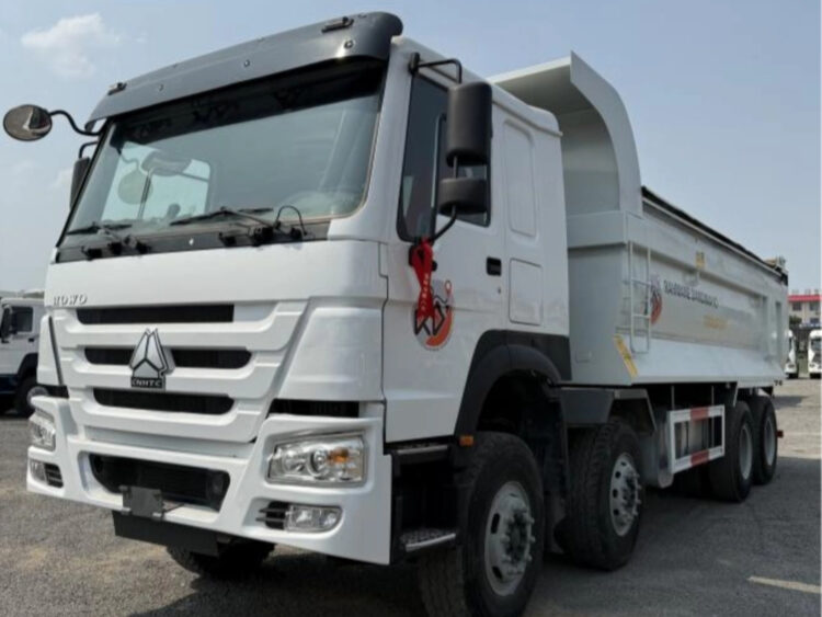 The Howo 371 dump truck large pump engine