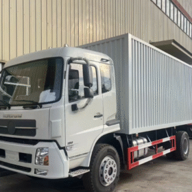 Used DFM 6 Wheels Box Trucks