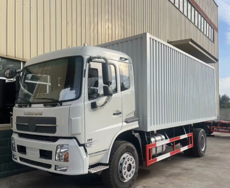 Used DFM 6 Wheels Box Trucks