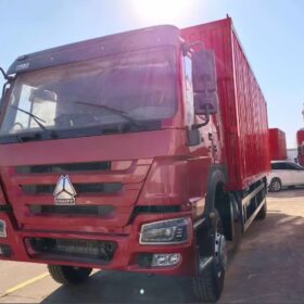 Used HOWO 6 Wheels Box Trucks Red