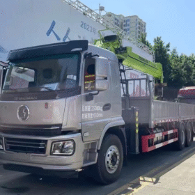 Used Zoomlion trucks with cranes